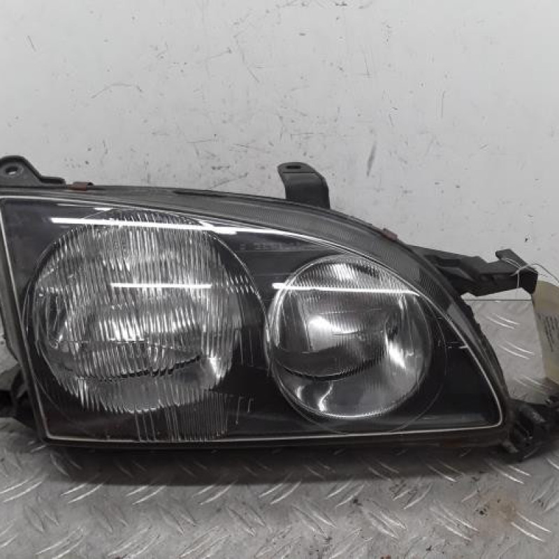 Optique avant principal droit (feux)(phare) TOYOTA AVENSIS 1