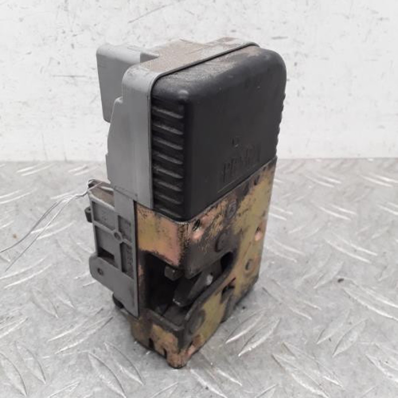 Serrure avant droit PEUGEOT 206