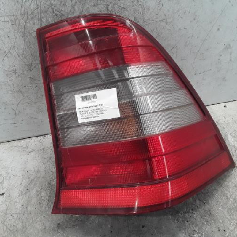 Feu arriere principal droit (feux) MERCEDES CLASSE C 202 Feu arriere principal droit (feux) MERCEDES CLASSE C 202
