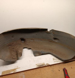 Pare boue arriere gauche PEUGEOT 208 1