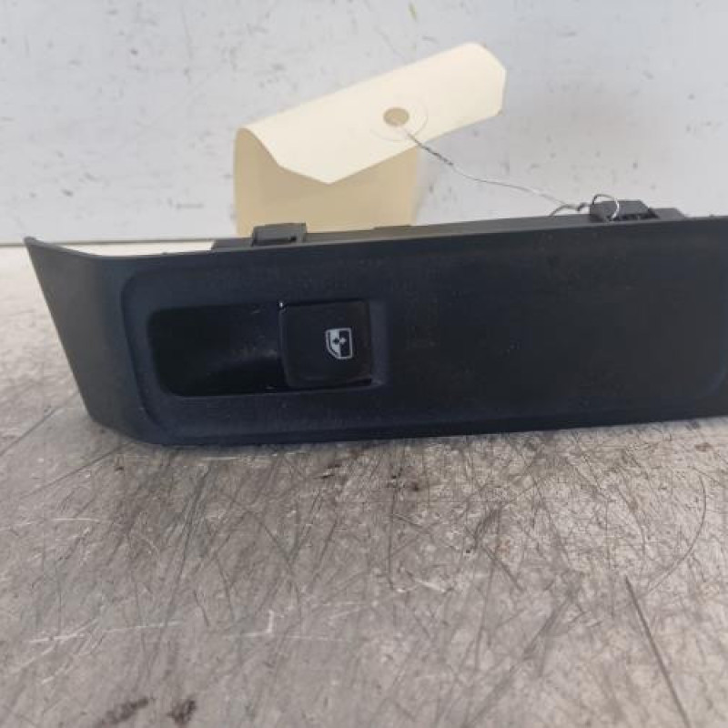 Interrupteur de leve vitre arriere droit SKODA FABIA 3