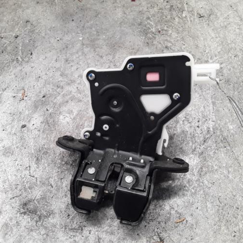 Serrure de hayon NISSAN QASHQAI 2 Serrure de hayon NISSAN QASHQAI 2