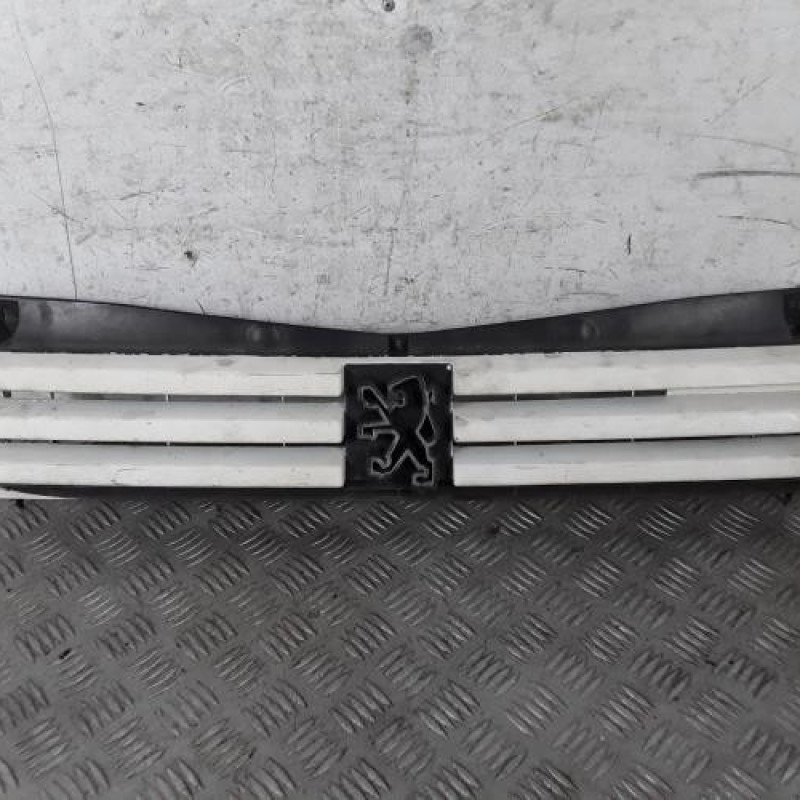 Calandre PEUGEOT 205