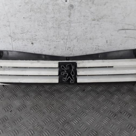 Calandre PEUGEOT 205 Photo n°1