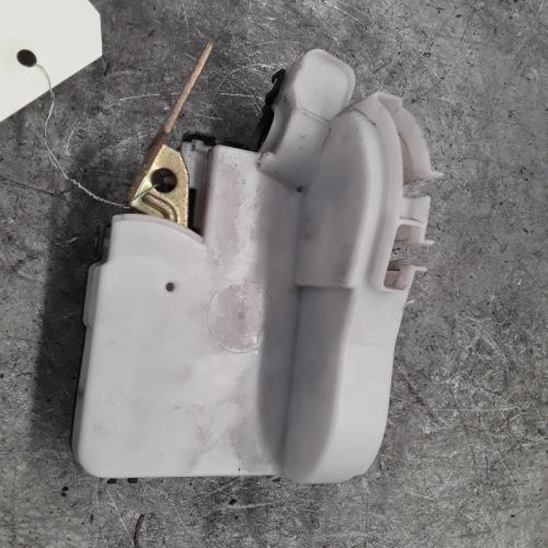 Serrure avant droit VOLKSWAGEN GOLF 3