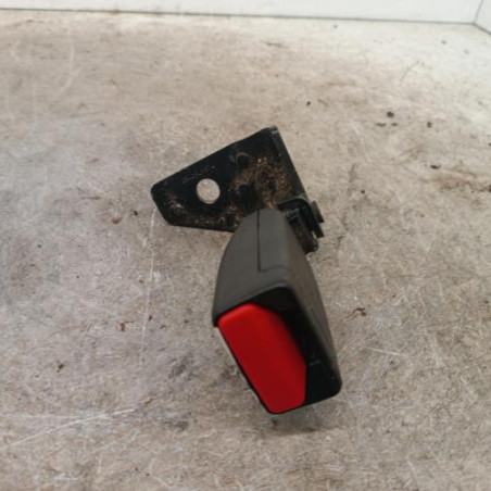 Attache ceinture arriere gauche PEUGEOT 2008 1