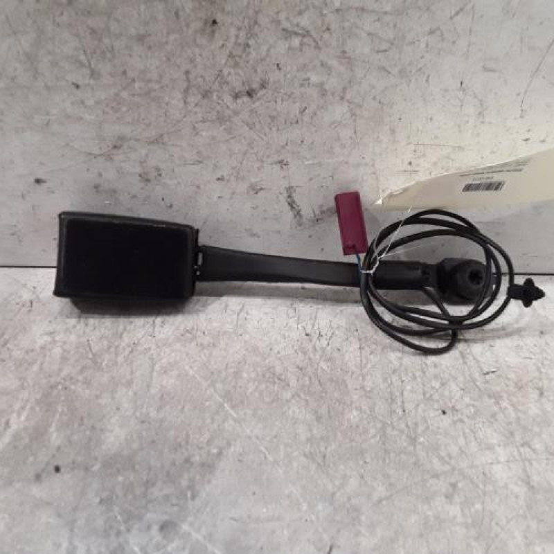 Attache ceinture avant droit FORD GRAND C-MAX 2