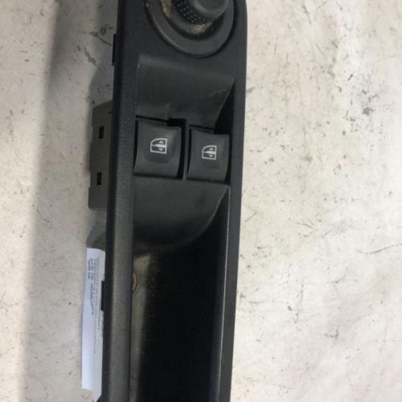 Interrupteur de leve vitre avant gauche RENAULT TWINGO 3