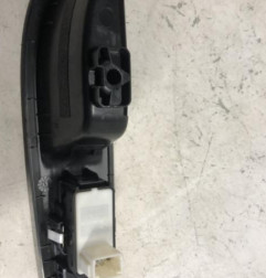 Interrupteur de leve vitre arriere droit PEUGEOT 208 2