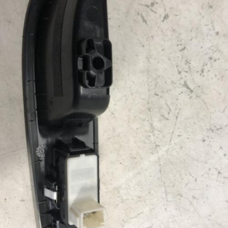 Interrupteur de leve vitre arriere droit PEUGEOT 208 2