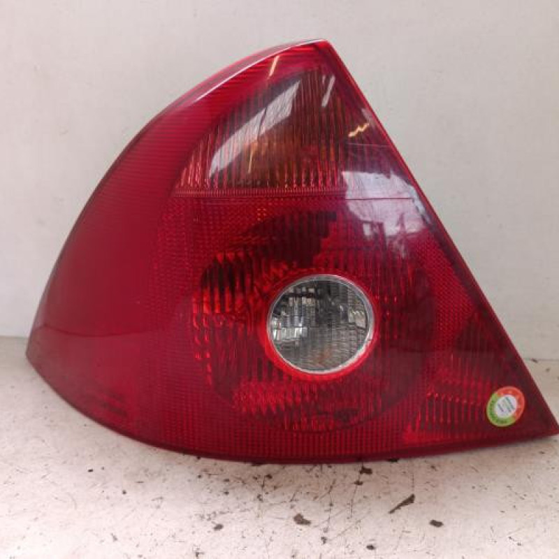Feu arriere principal gauche (feux) FORD MONDEO 2 Feu arriere principal gauche (feux) FORD MONDEO 2