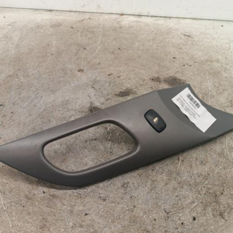 Interrupteur de leve vitre avant droit PEUGEOT 407