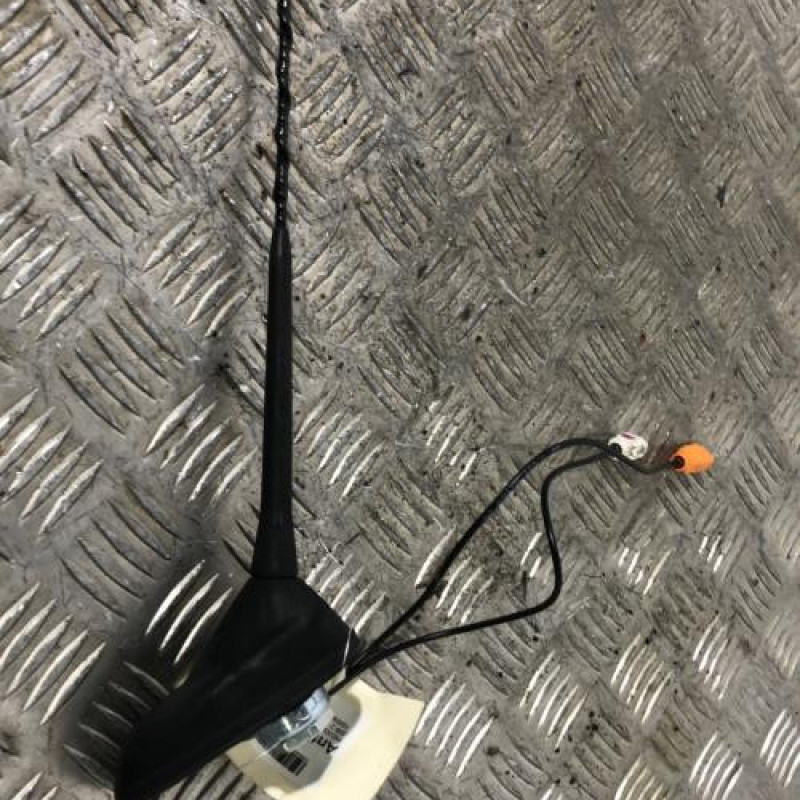 Antenne PEUGEOT 208 2