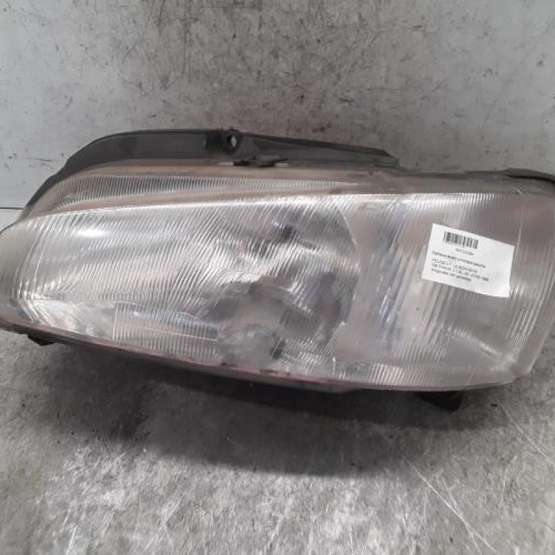 Optique avant principal gauche (feux)(phare) PEUGEOT 106