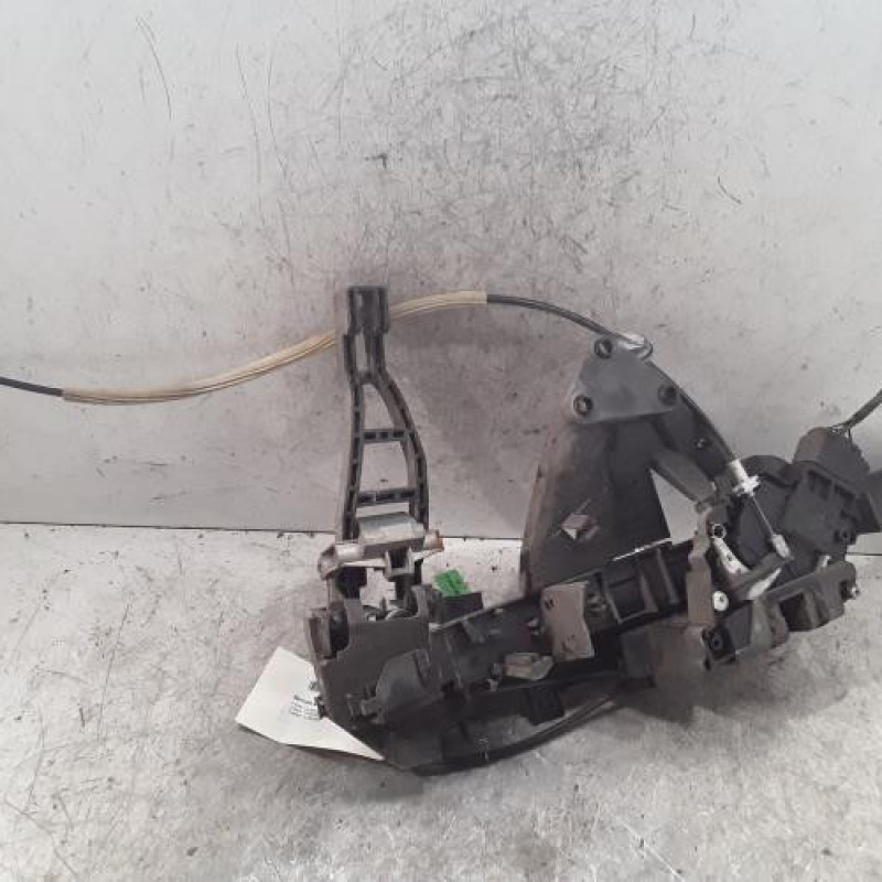 Serrure avant gauche FORD C-MAX 1 Serrure avant gauche FORD C-MAX 1