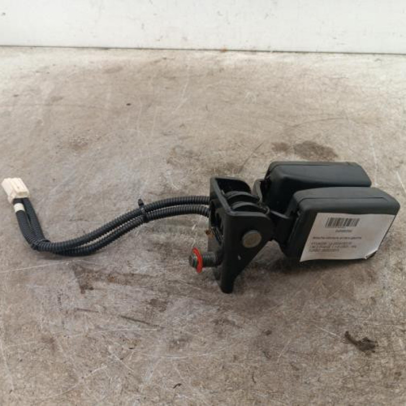 Attache ceinture arriere gauche HYUNDAI I 30 2