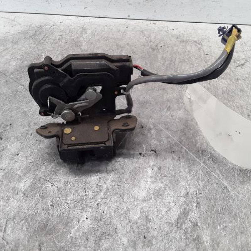 Serrure de hayon TOYOTA COROLLA VERSO 2 Serrure de hayon TOYOTA COROLLA VERSO 2