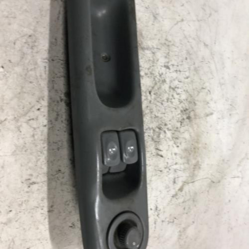 Interrupteur de leve vitre avant gauche RENAULT TWINGO 1
