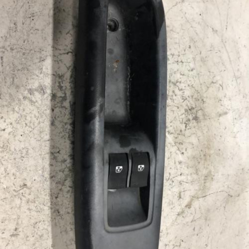Interrupteur de leve vitre avant gauche RENAULT CLIO 2