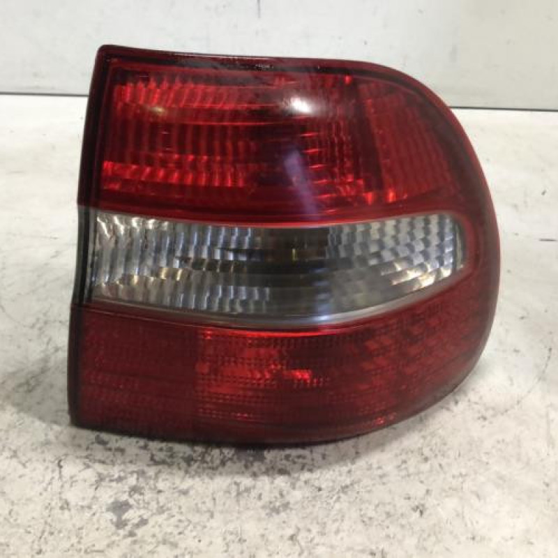 Feu arriere principal droit (feux) VOLVO V 40 1 Feu arriere principal droit (feux) VOLVO V 40 1