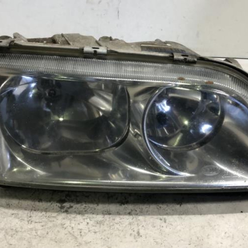 Optique avant principal droit (feux)(phare) VOLVO V 40 1