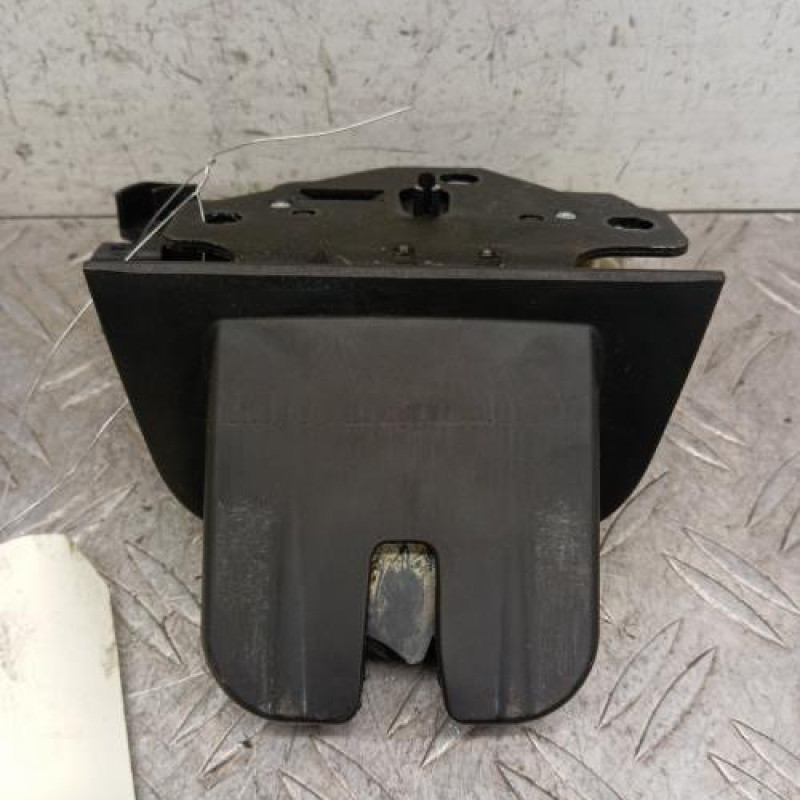 Serrure de hayon AUDI A4 2 Serrure de hayon AUDI A4 2