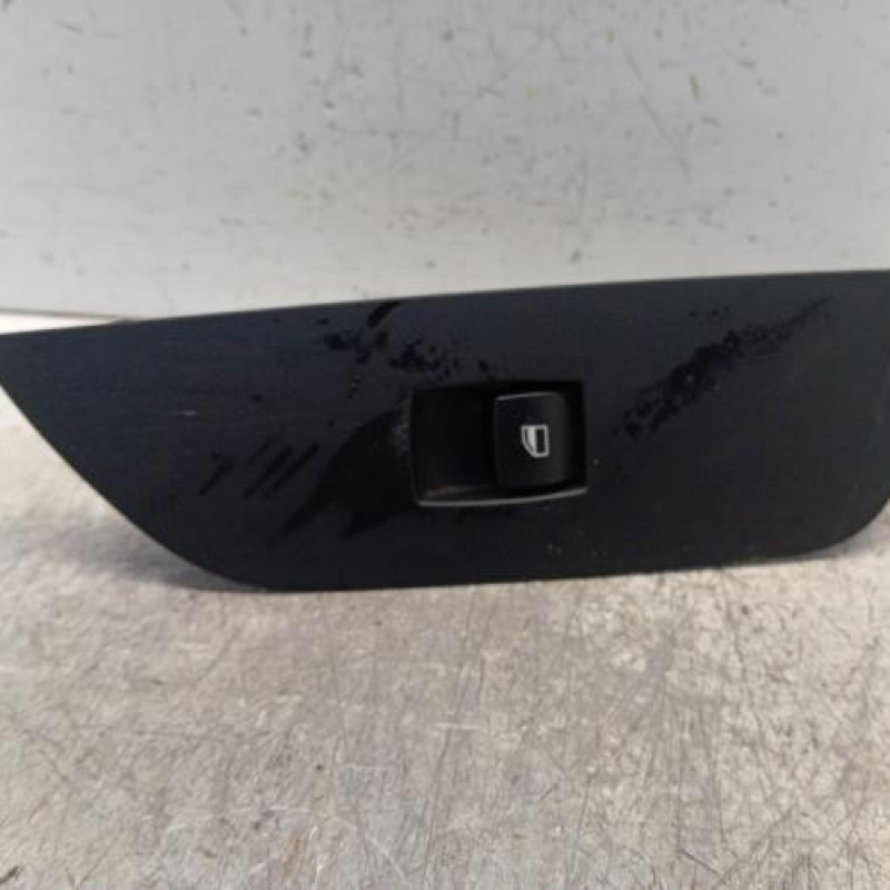 Interrupteur de leve vitre arriere droit BMW X1 E84