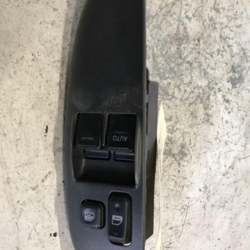 Interrupteur de leve vitre avant gauche TOYOTA YARIS 1