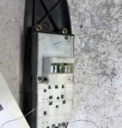 Interrupteur de leve vitre avant gauche TOYOTA YARIS 1