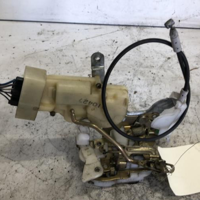 Serrure avant gauche TOYOTA YARIS 1