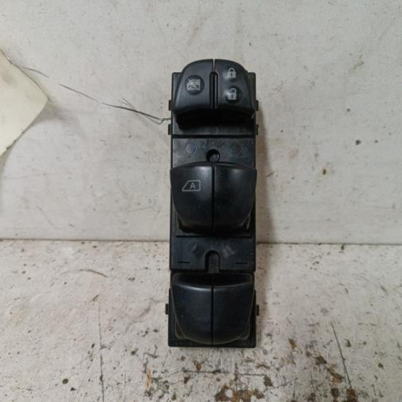 Interrupteur de leve vitre avant gauche NISSAN JUKE 1