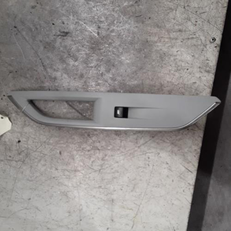 Interrupteur de leve vitre avant droit PEUGEOT 5008 2