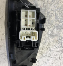 Interrupteur de leve vitre avant droit CITROEN C1 2