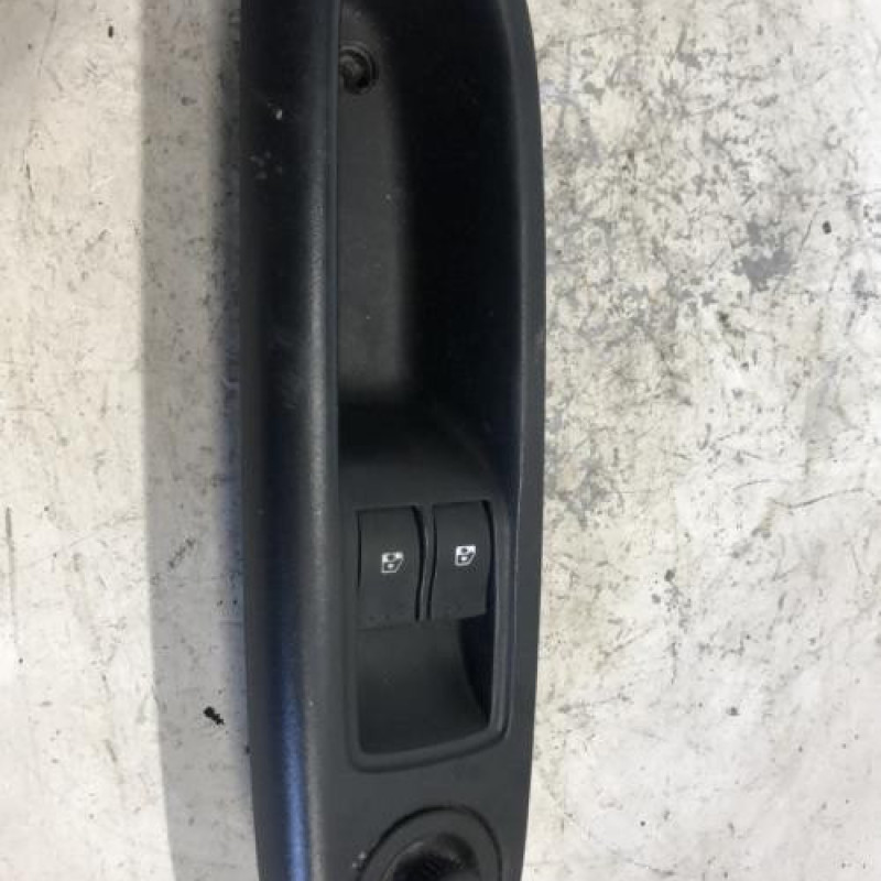 Interrupteur de leve vitre avant gauche RENAULT CLIO 2