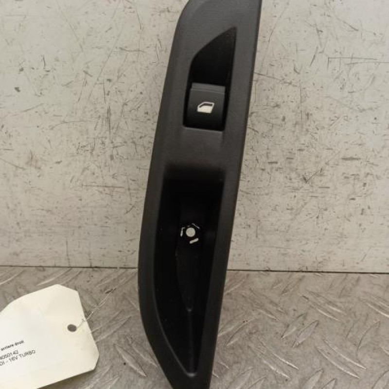 Interrupteur de leve vitre arriere droit PEUGEOT 208 2