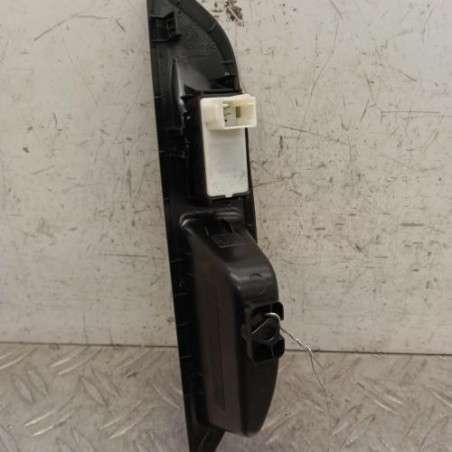 Interrupteur de leve vitre arriere droit PEUGEOT 208 2
