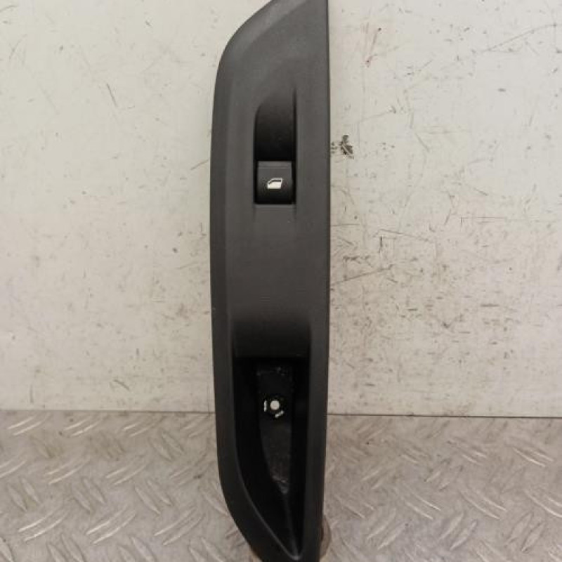 Interrupteur de leve vitre avant droit PEUGEOT 208 2