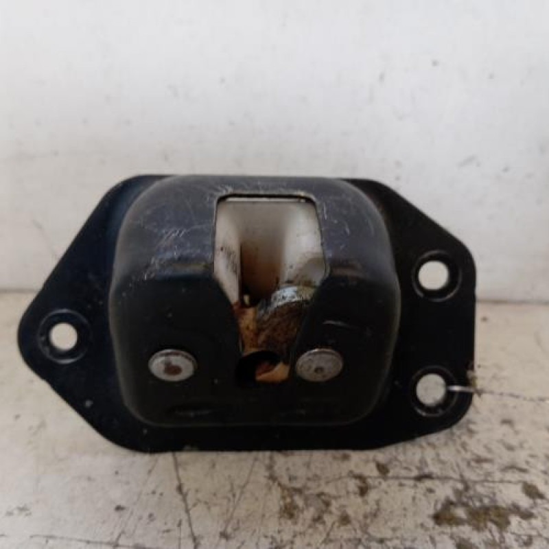 Serrure de hayon NISSAN JUKE 1 Serrure de hayon NISSAN JUKE 1