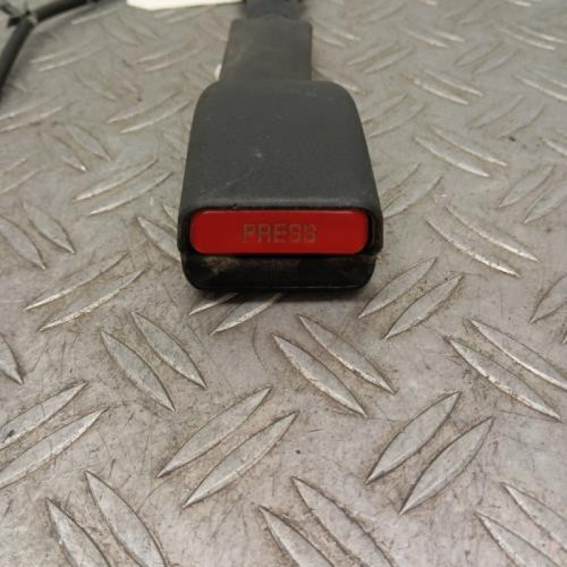 Attache ceinture avant droit NISSAN NAVARA NP300