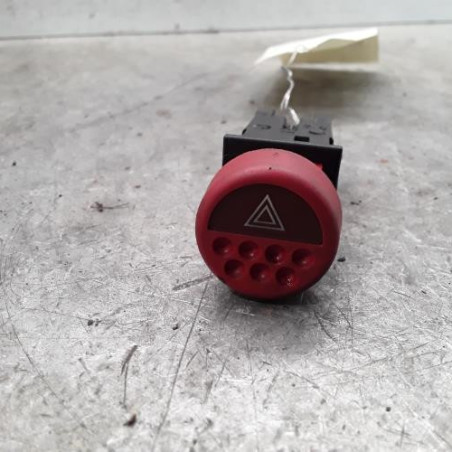 Bouton de warning PEUGEOT 106 Photo n°1
