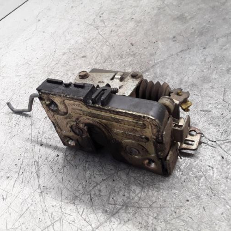 Serrure avant gauche RENAULT MASTER 2 Serrure avant gauche RENAULT MASTER 2