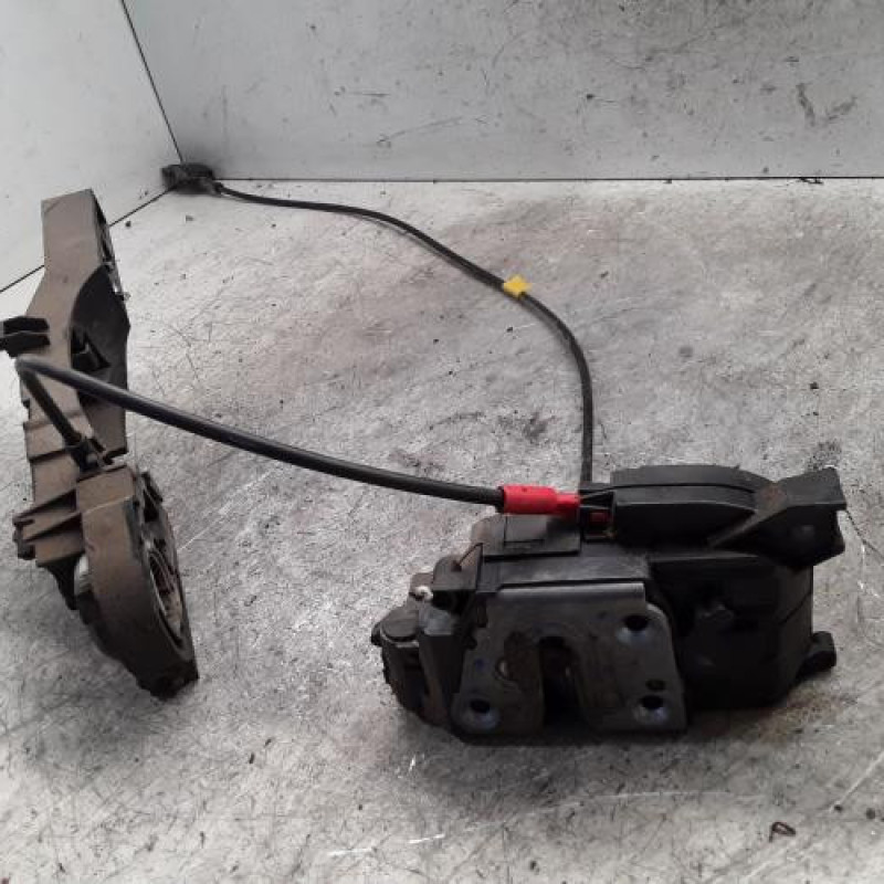 Serrure avant droit RENAULT KANGOO 2 Serrure avant droit RENAULT KANGOO 2