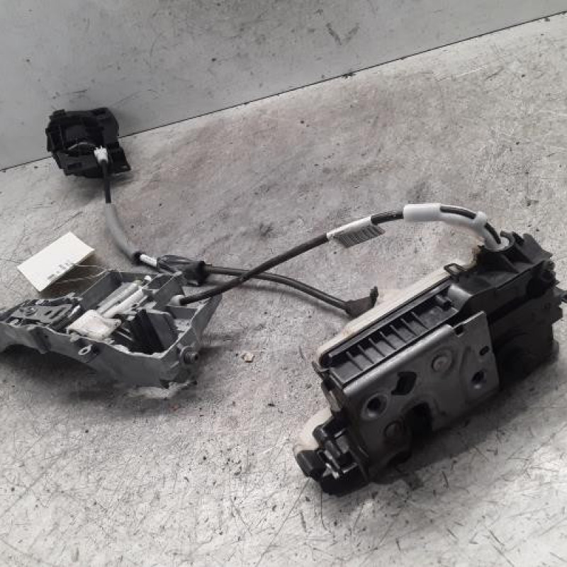 Serrure avant droit PEUGEOT 2008 1
