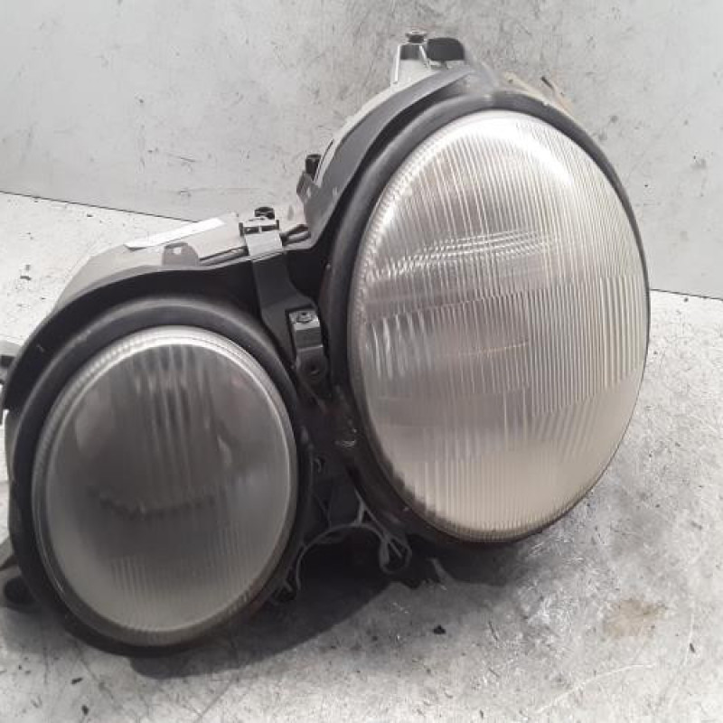 Optique avant principal gauche (feux)(phare) MERCEDES CLASSE E 210