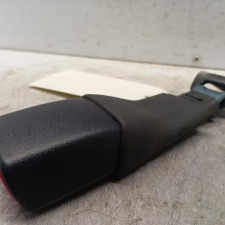 Attache ceinture arriere gauche SUZUKI SWIFT 4