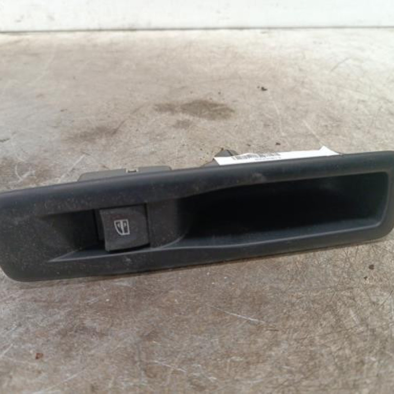 Interrupteur de leve vitre arriere gauche RENAULT SCENIC 3