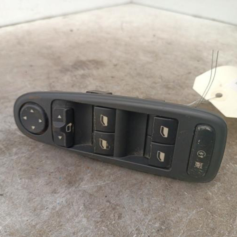 Interrupteur de leve vitre avant gauche CITROEN C4 GRAND PICASSO 1