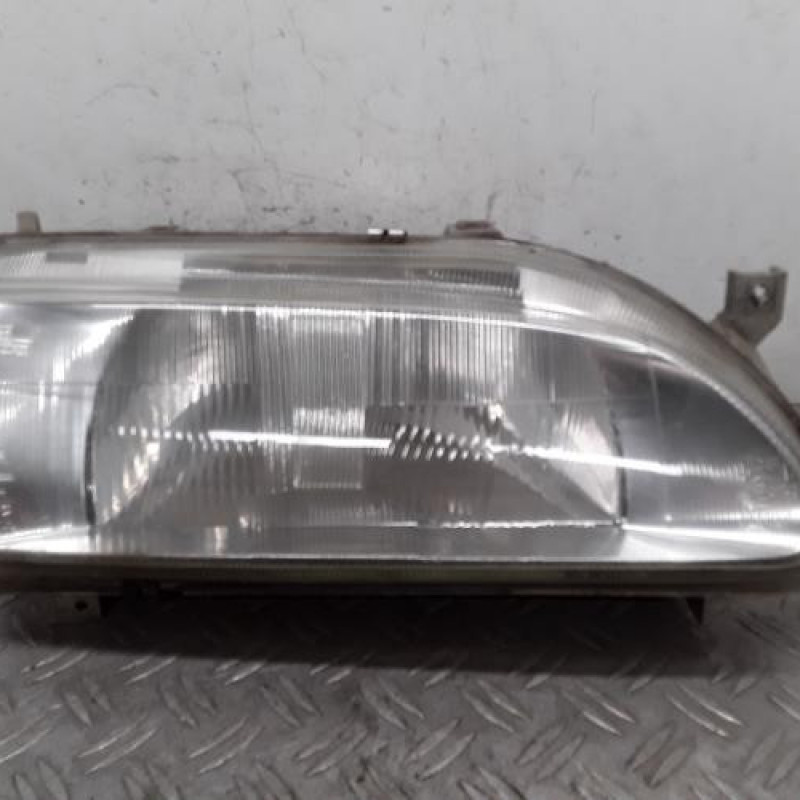 Optique avant principal droit (feux)(phare) RENAULT R19