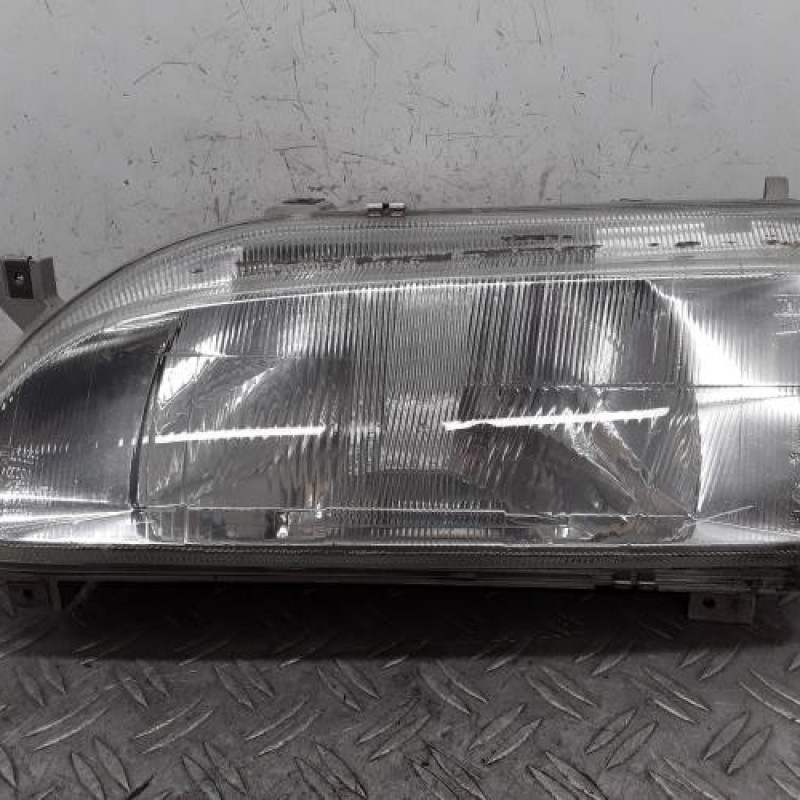 Optique avant principal gauche (feux)(phare) RENAULT R19