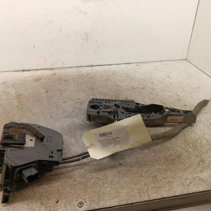 Serrure avant gauche RENAULT CLIO 4 Serrure avant gauche RENAULT CLIO 4